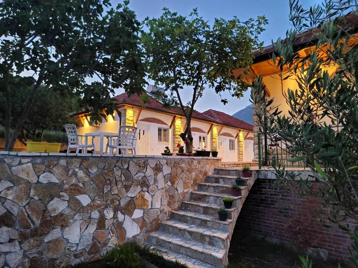 Guesthouse Lord Byron Tepelene Exterior photo