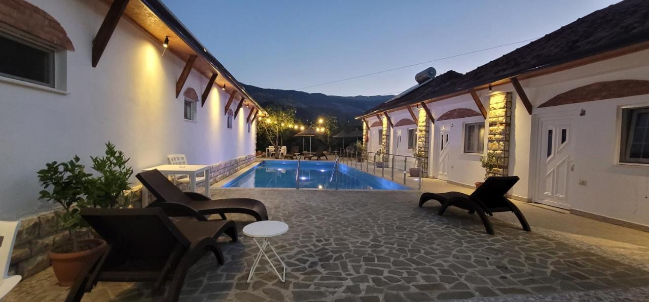 Guesthouse Lord Byron Tepelene Exterior photo