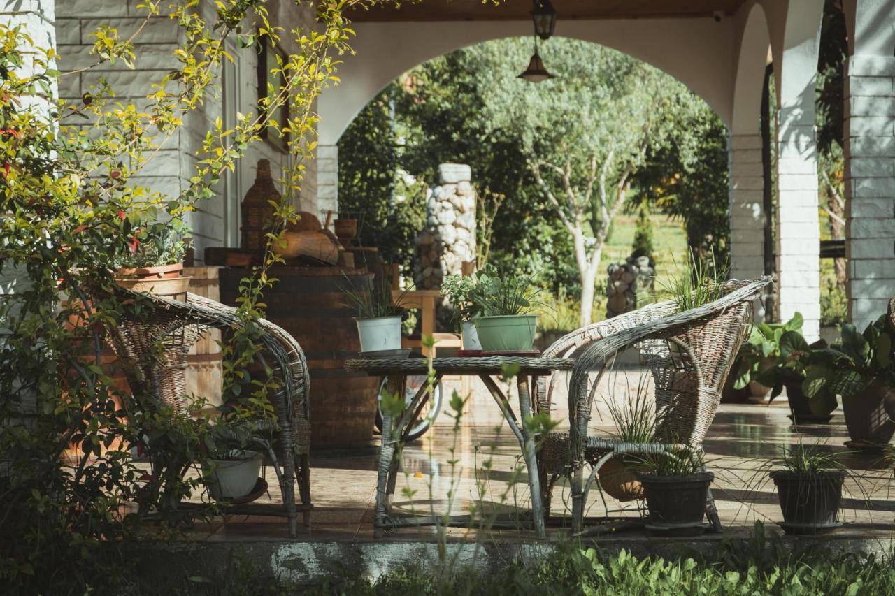 Guesthouse Lord Byron Tepelene Exterior photo