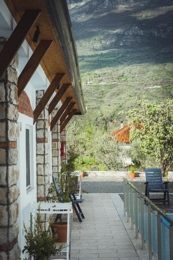 Guesthouse Lord Byron Tepelene Exterior photo